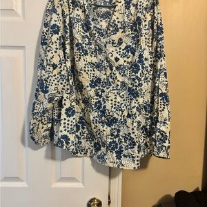 Jessica Simpson Blue and White Graphic Long Sleeve Blouse